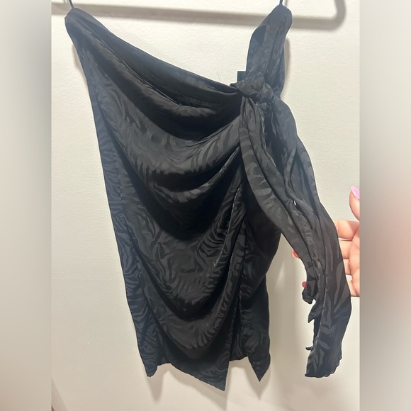 NEW LOOK size 4 silky little black mini dress, side hem slit, 1/4 zip back - Picture 8 of 9